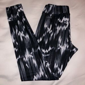 Reebok Black & White Thighs Sz Small 🤩